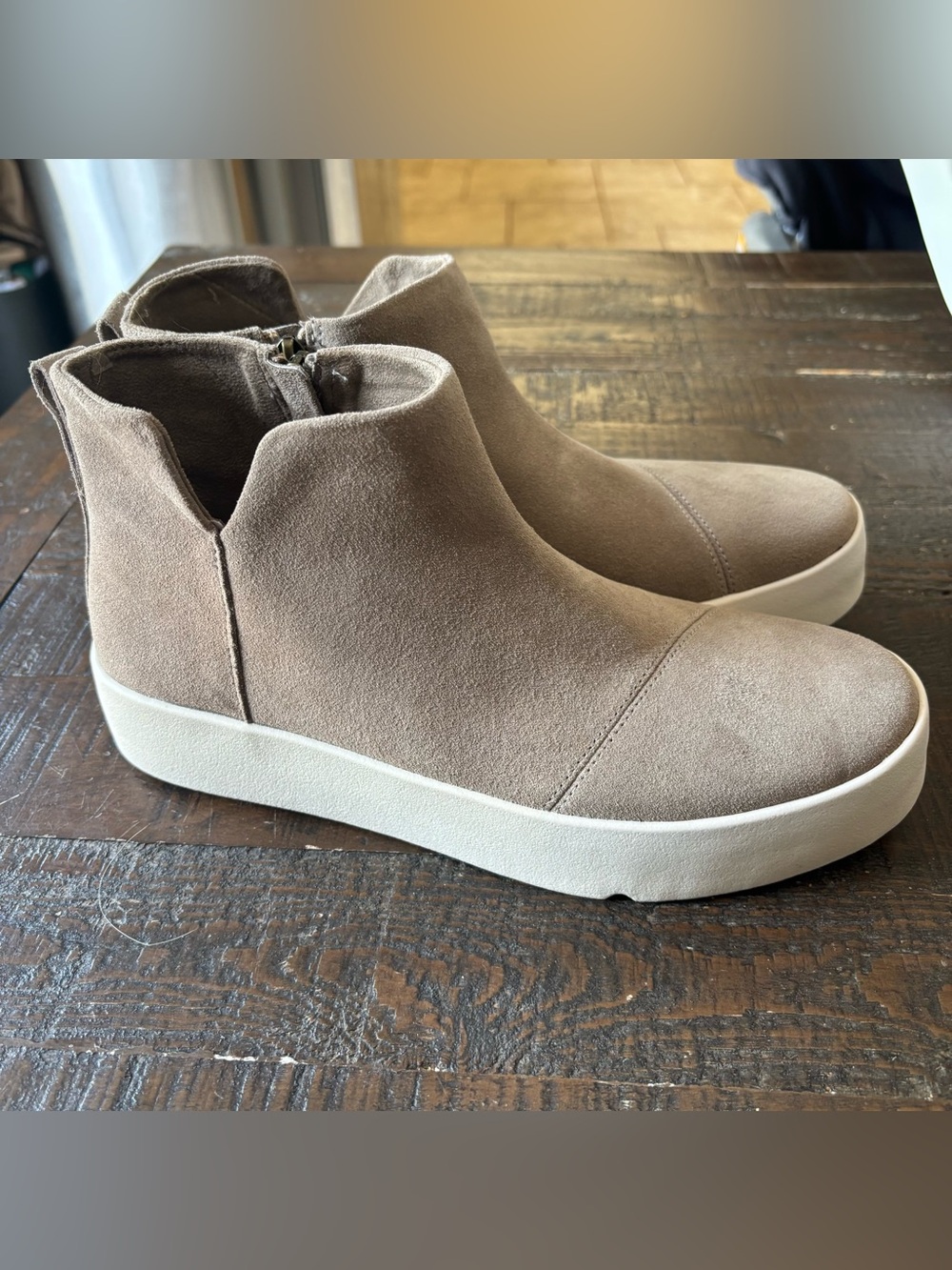 NWOT TOMS Verona sneaker bootie in Taupe, size 9
